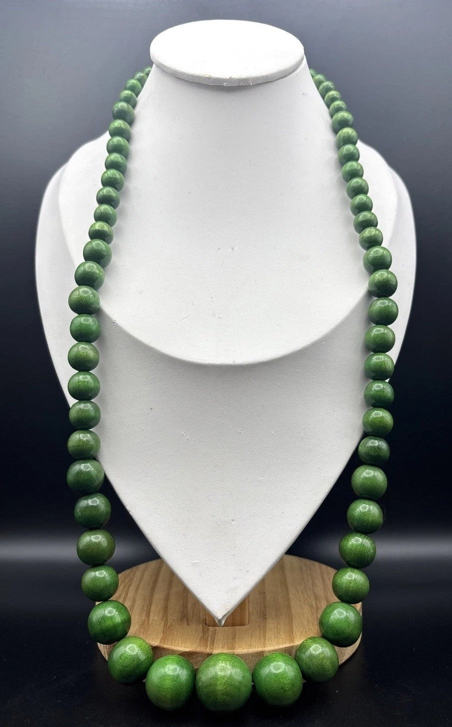 Vintage Art Deco Apple Green Faux Jade Wooden Bead Necklace Screw Clasp