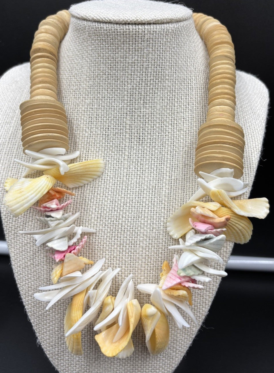 Vintage 80s 90s Chunky Shell Necklace Tropical Holiday Beach Jewelry