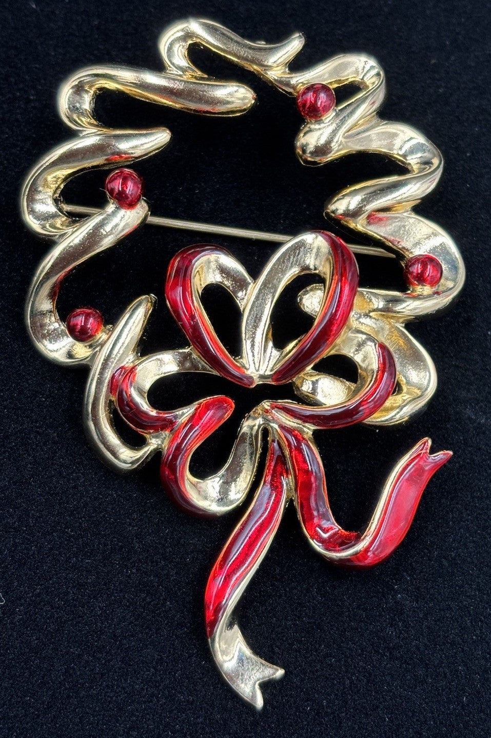 Vintage Unique Krementz Enamel Gold Tone Holiday Wreath Brooch Unsigned