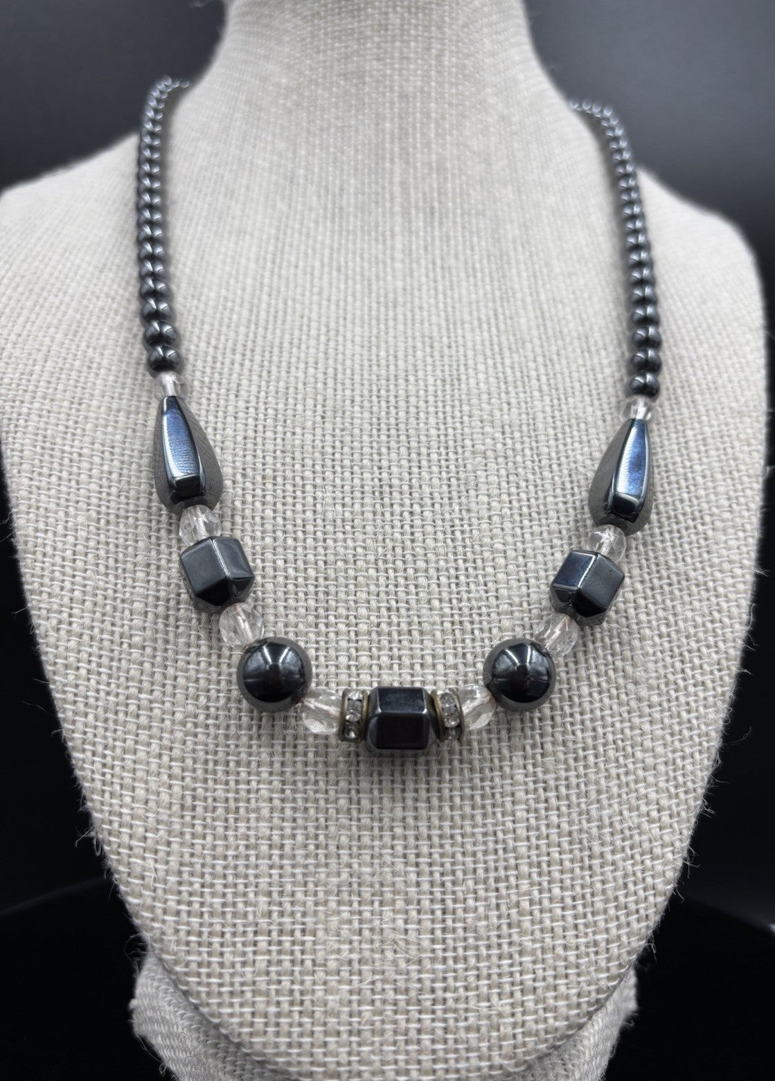 Vintage Brev. Metallic Black Crystal Glass Beads gold Tone Necklace. ￼