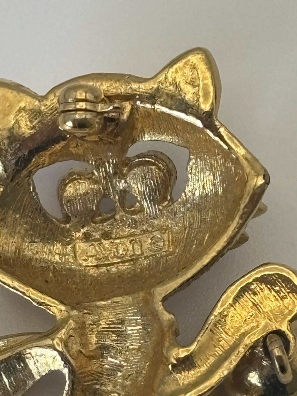 Vintage Avon Cat Brooch Gold Tone Blue Rhinestone Eyes Bell Signed