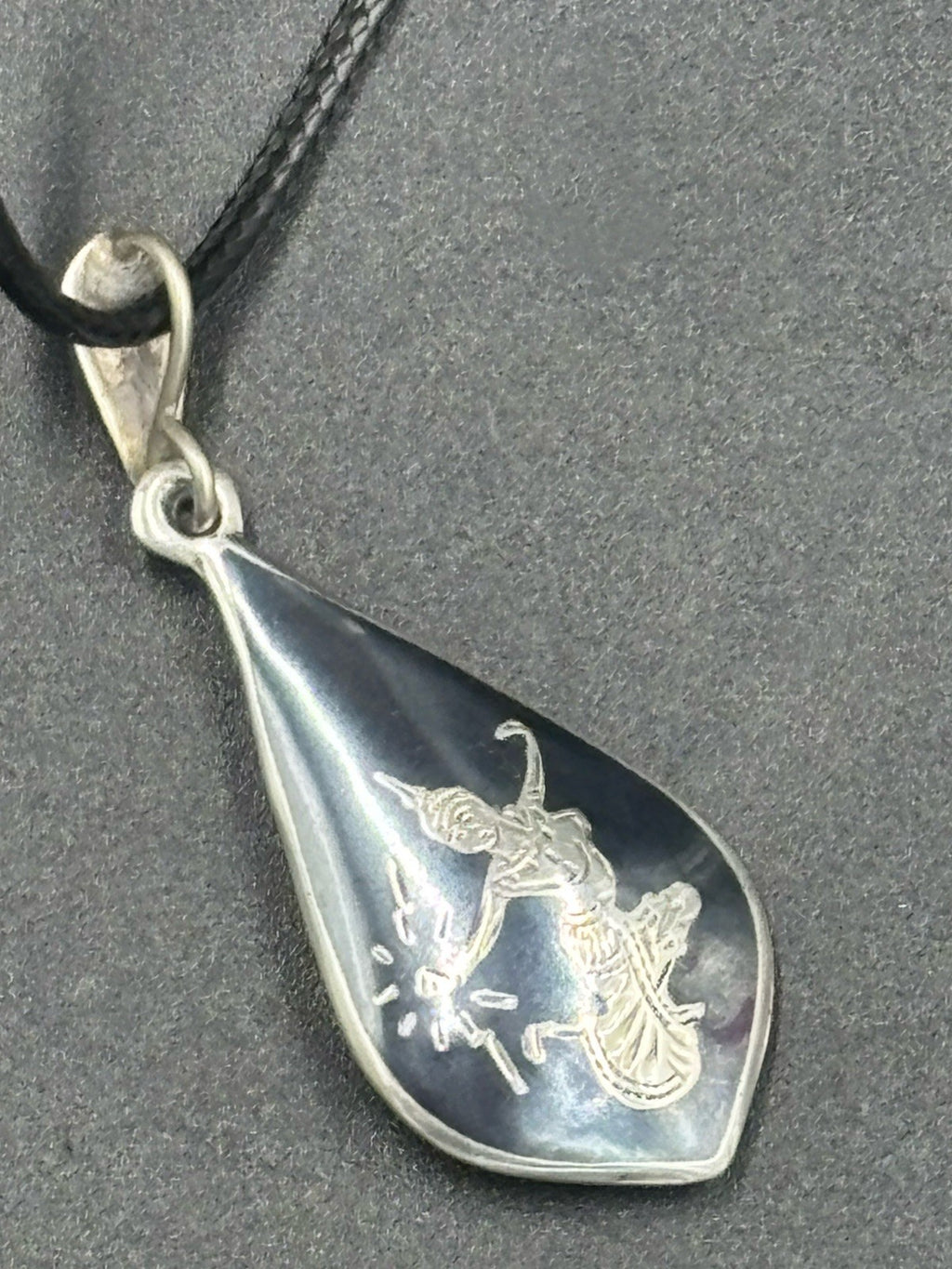 Vintage Siam Sterling Silver Niello Gray Enamel Tear Drop Pendant