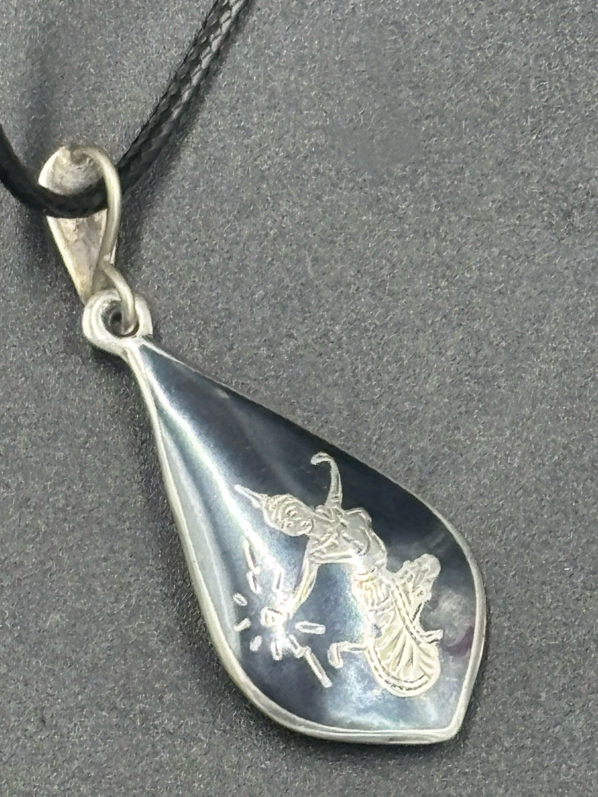 Vintage Siam Sterling Silver Niello Gray Enamel Tear Drop Pendant