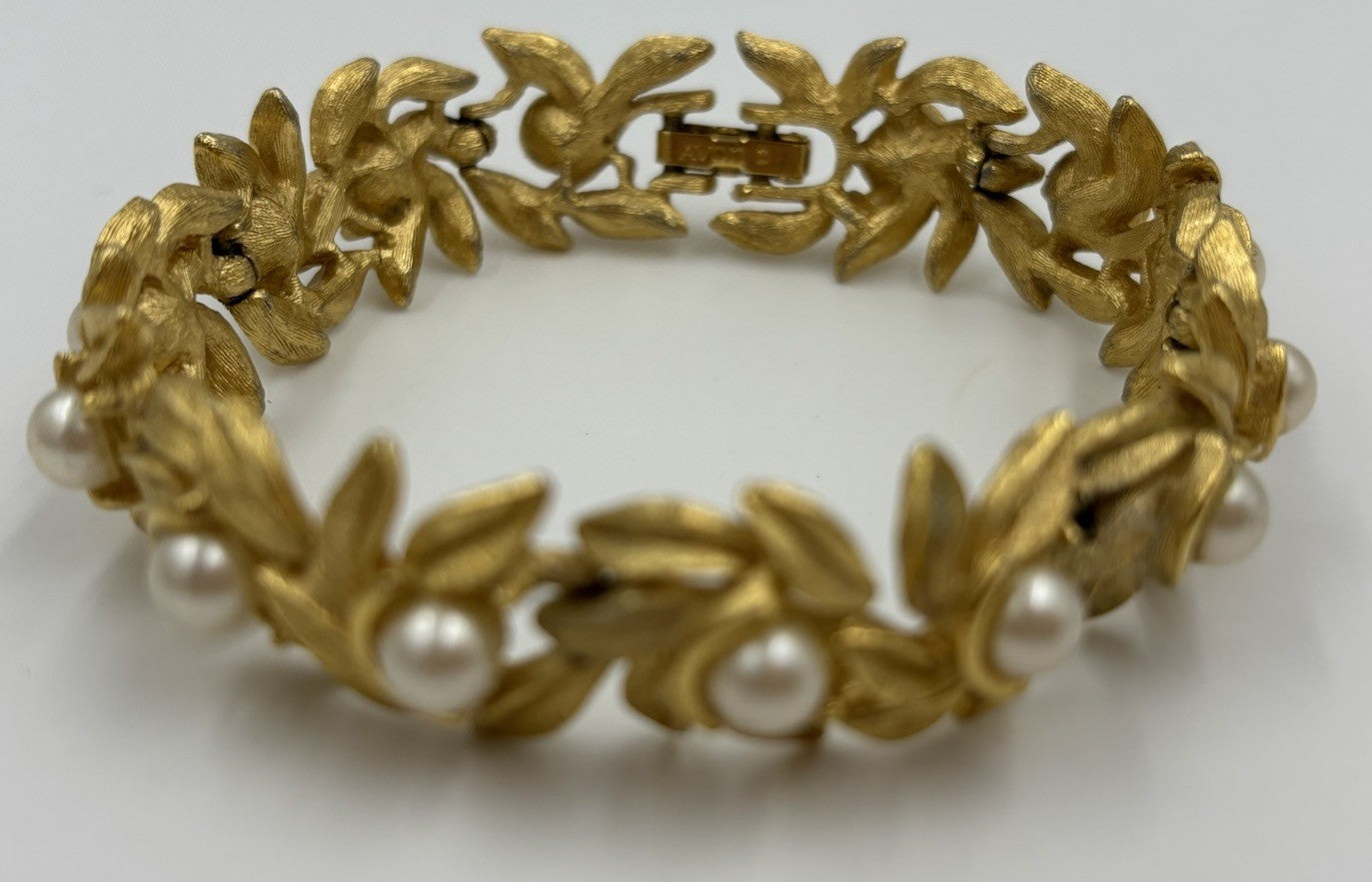 Vintage AVON Gold Tone Leaf Faux Pearl Bracelet Classic Floral Design Signed