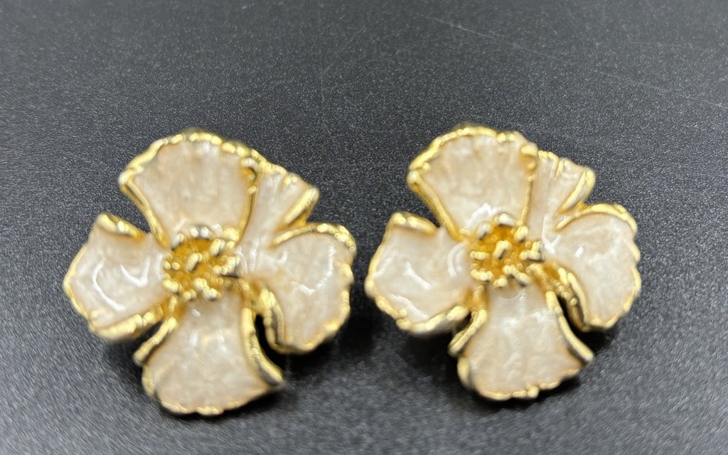 Vintage 80s Pink Enamel Flower Clip-On Earrings – Gold-Tone