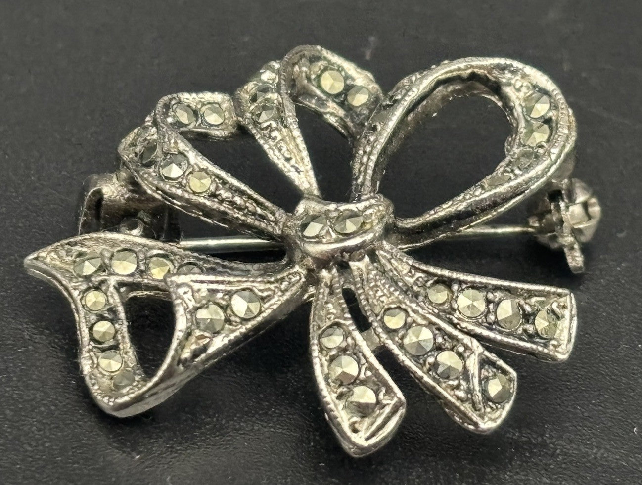 Vintage Silver Tone Marcasite Bow Brooch Ribbon Pin Retro Costume Jewellery