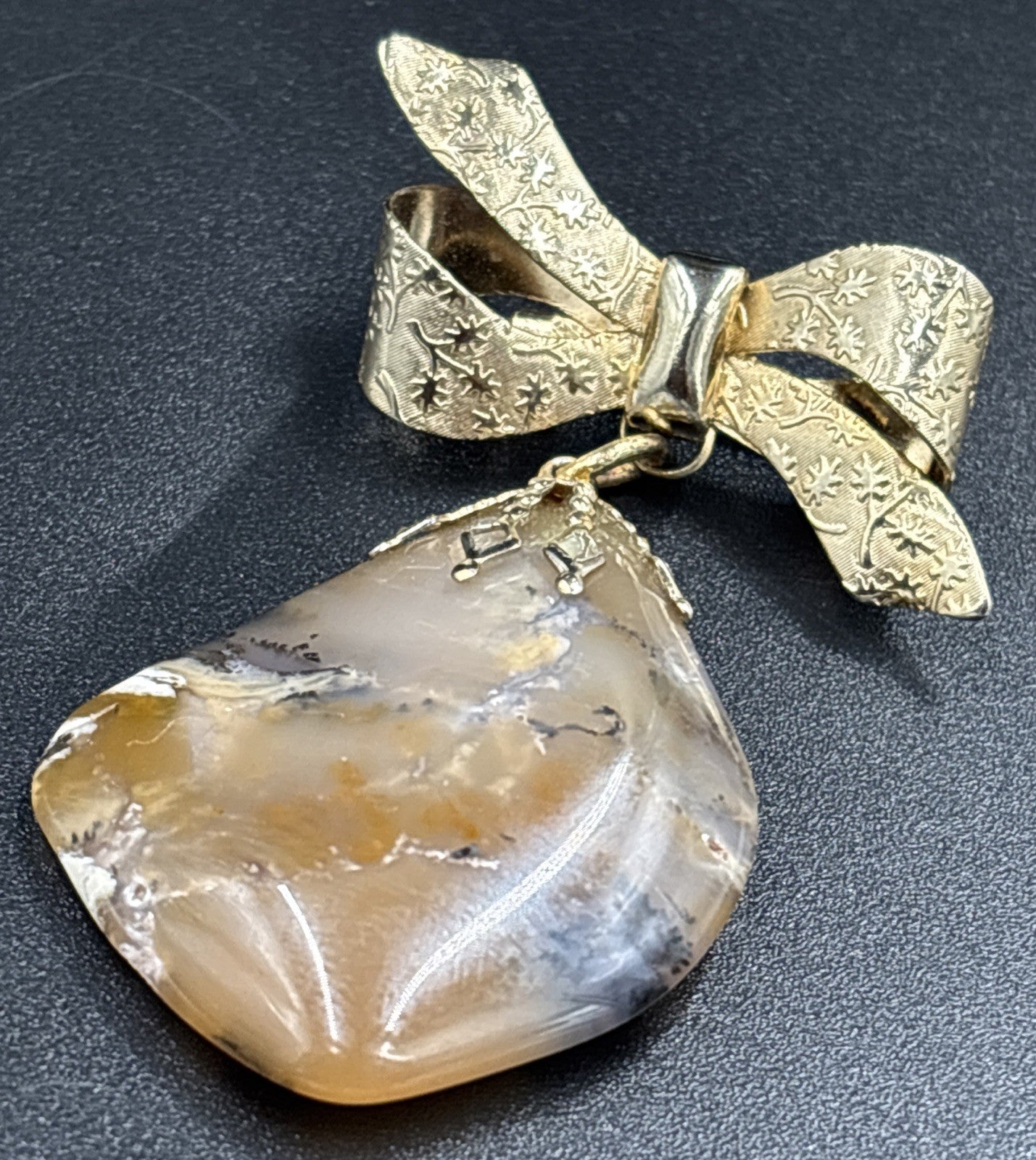 Vintage Scottish Agate Dangle Bow Brooch ￼