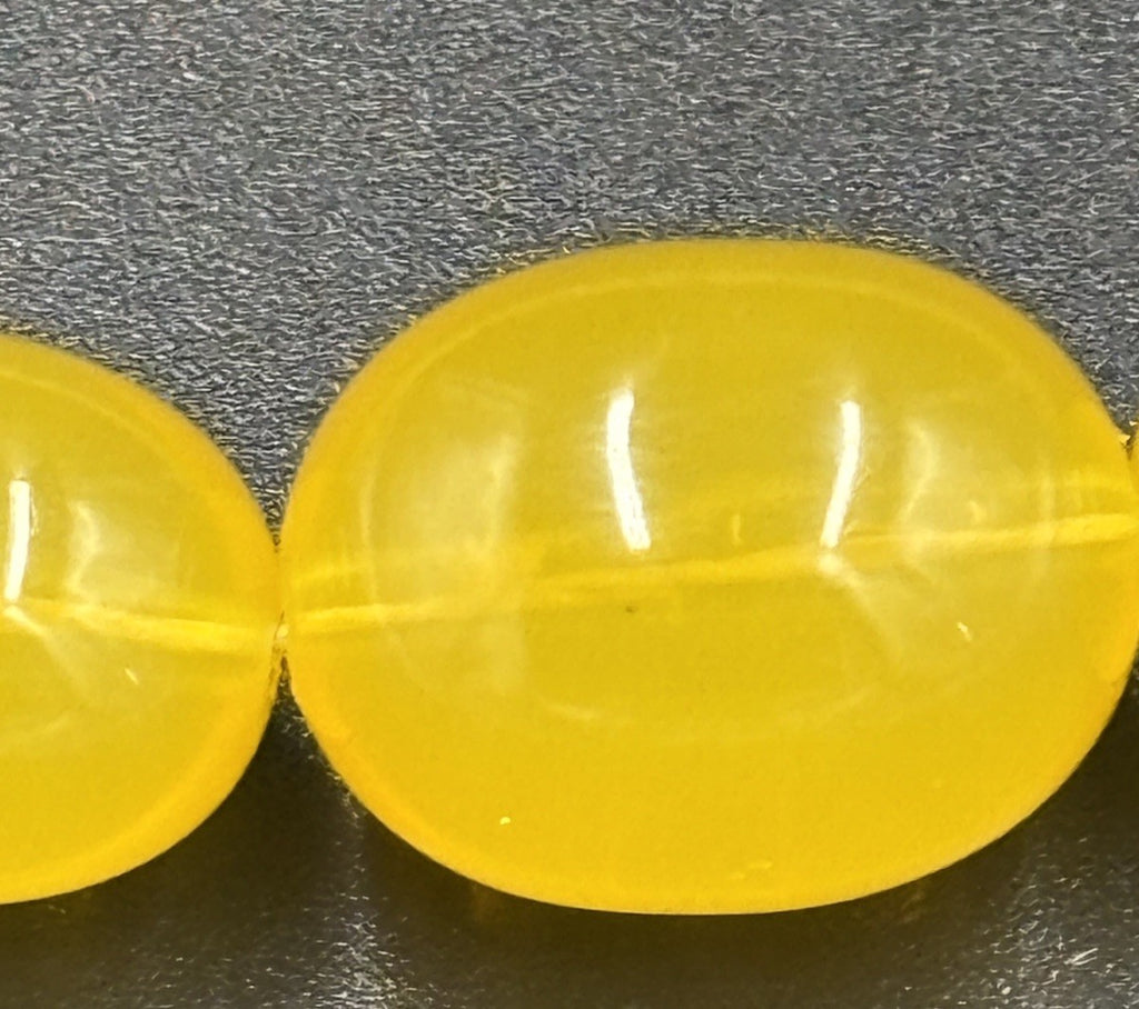 Vintage Lemon Yellow Lucite Bead Necklace Graduated Oval Mid Century