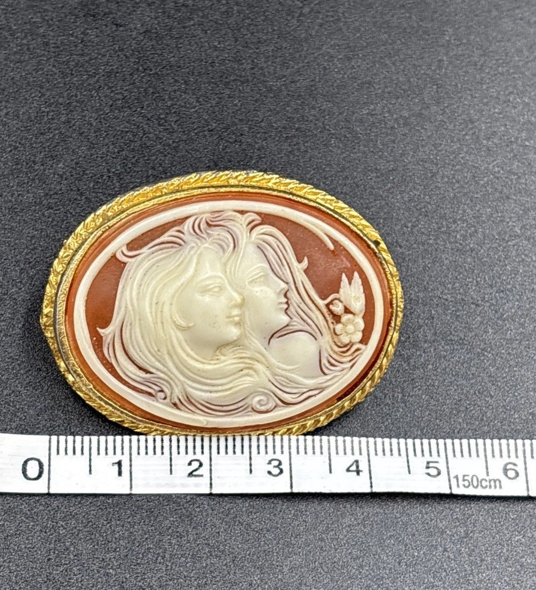 Vtg Sculpted Pink & White 2 Girls Sisters Brooch Pin Gold Tone.