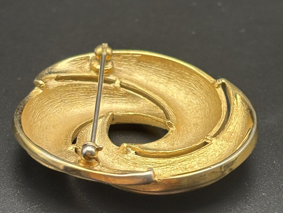 Vintage Crown Trifari White Enamel Swirl Brooch Gold Tone