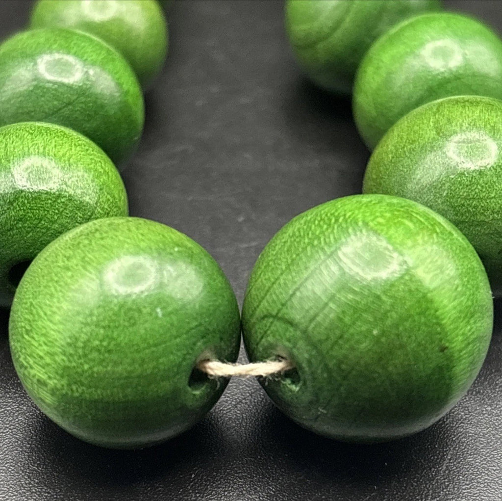 Vintage Art Deco Apple Green Faux Jade Wooden Bead Necklace Screw Clasp
