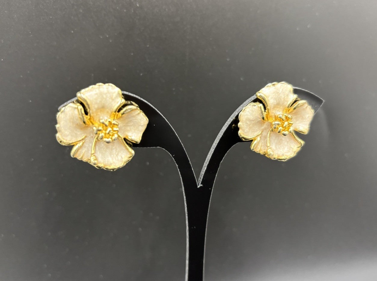 Vintage 80s Pink Enamel Flower Clip-On Earrings – Gold-Tone