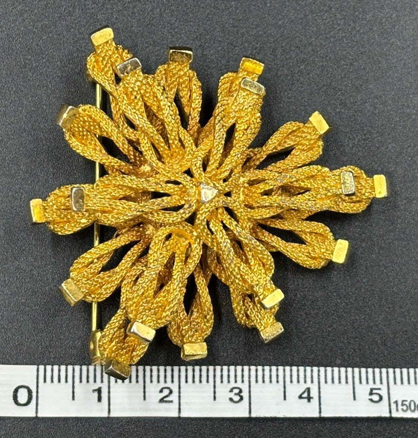 Vintage 1970’s Gold Knot Brooch Snowflake Style.