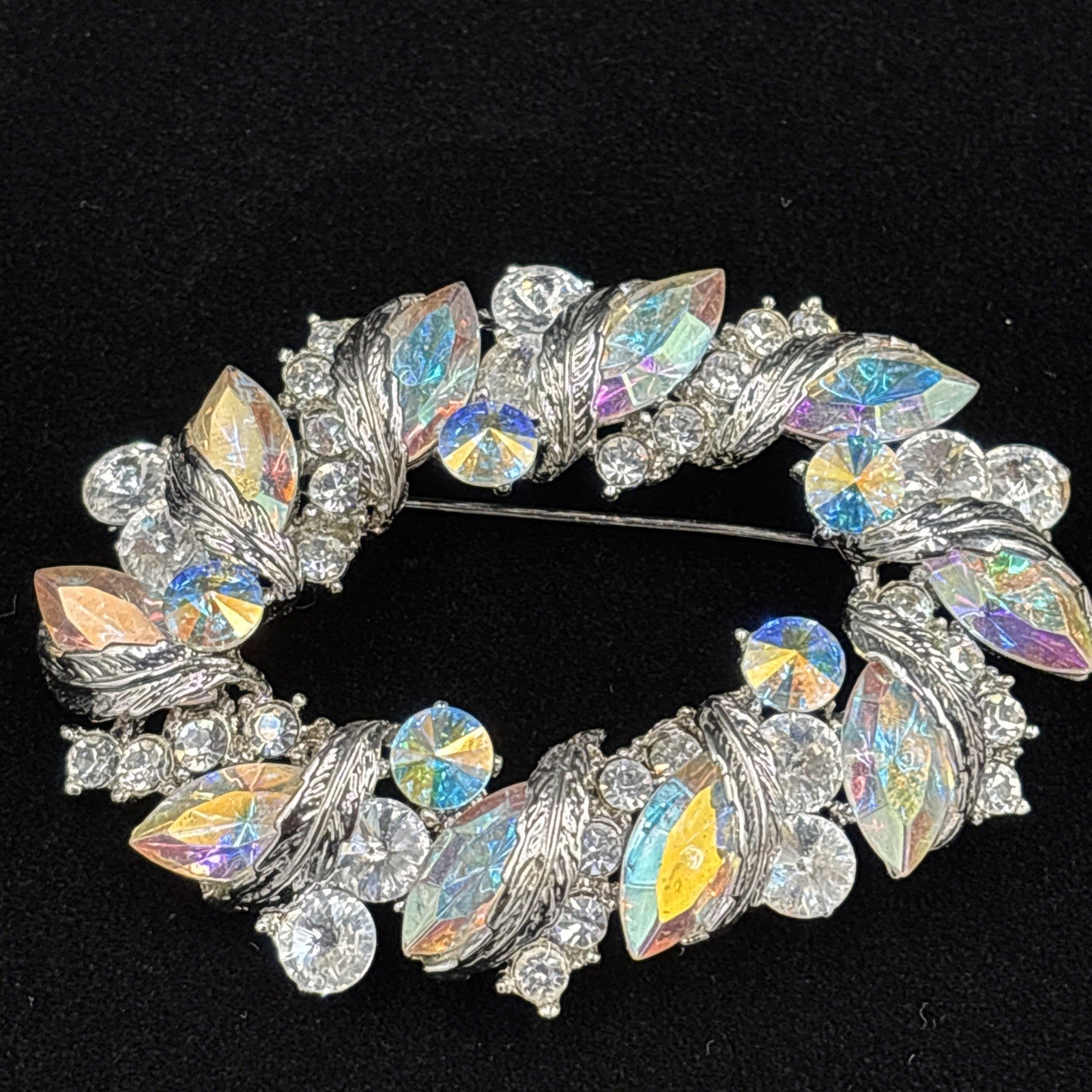 Vtg Brooch Diamanté Lustre Aurora Rhinestone’s Silver Tone Brooch.￼unsigned