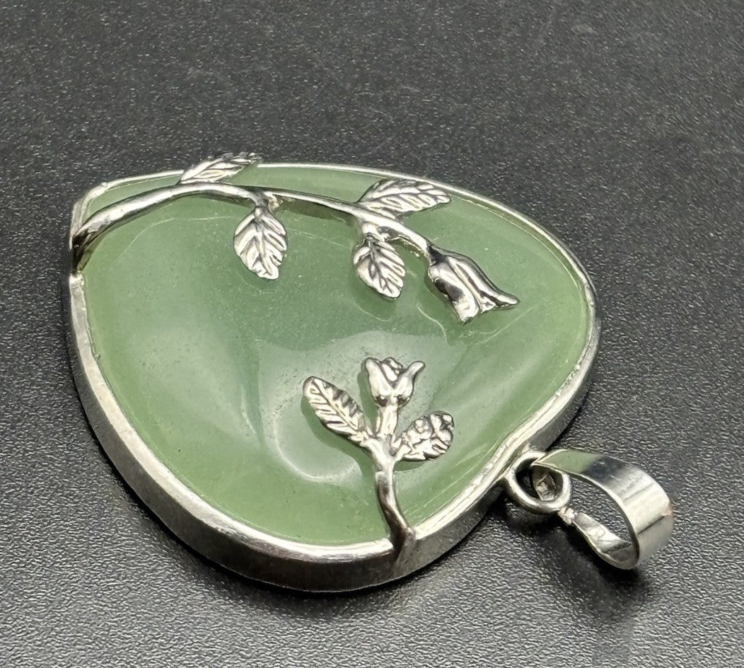 Vintage Natural Green Stone Heart Pendant Silver Tone Floral Jade Aventurine