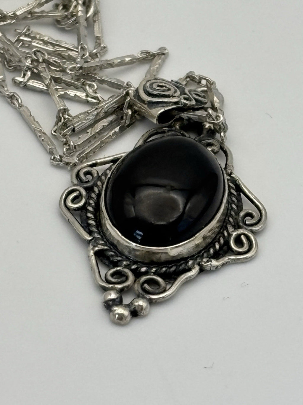 Vintage Sterling Silver Pendant Necklace Black Onyx Cabochon Ornate 28cm
