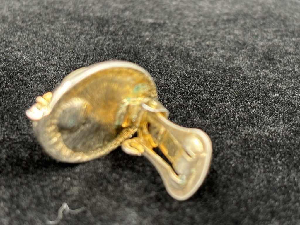 Vtg faux pearl clip on earrings Gold Tone.