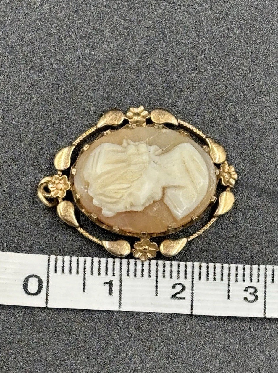 Vintage Italian Hand Carved Shell Cameo Pendant Gold Tone Signed