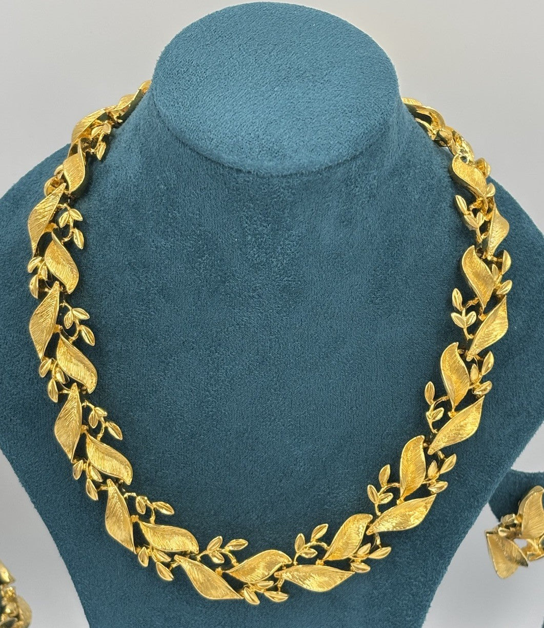 Vintage Gold-Tone Leaf Jewelry Set – Necklace, Bracelet & Earrings