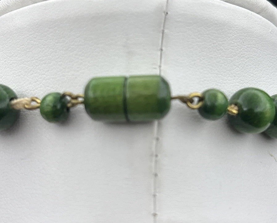 Vintage Art Deco Apple Green Faux Jade Wooden Bead Necklace Screw Clasp