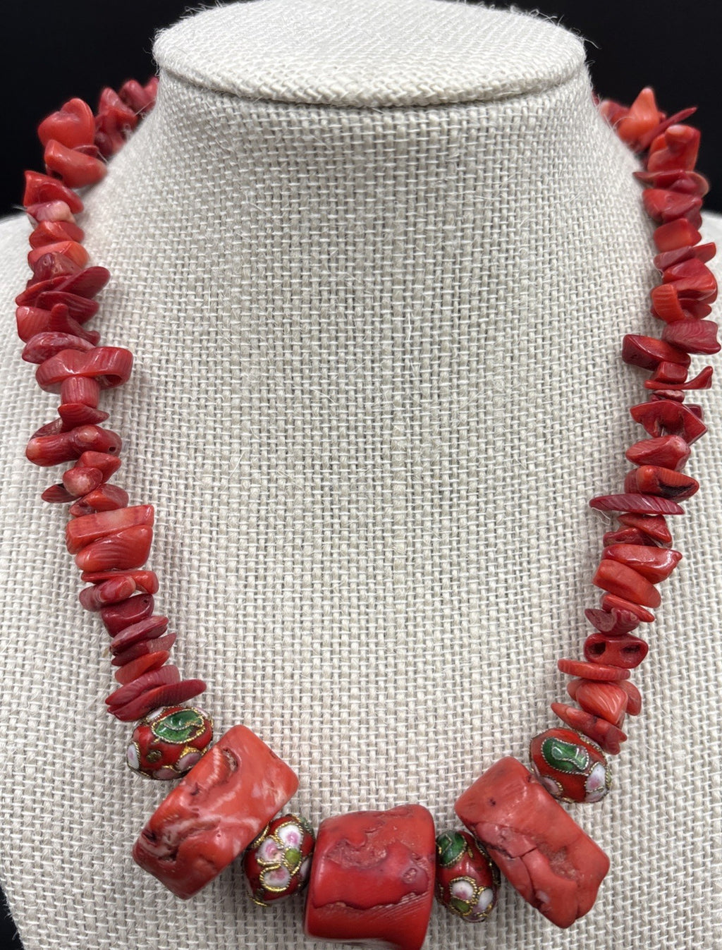 Vtg Red Chunky Coral Beads & Chipped Coral Necklace Art Glass Accents