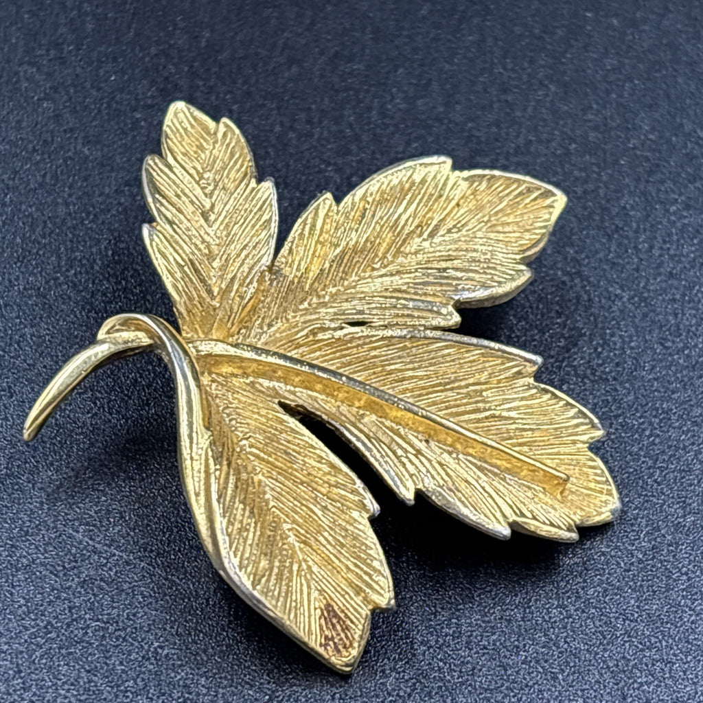 Napier Vintage Brooch Pin Leaf  Gold Tone Signed.