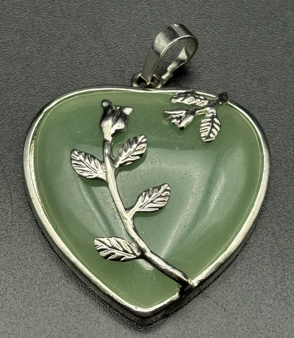 Vintage Natural Green Stone Heart Pendant Silver Tone Floral Jade Aventurine
