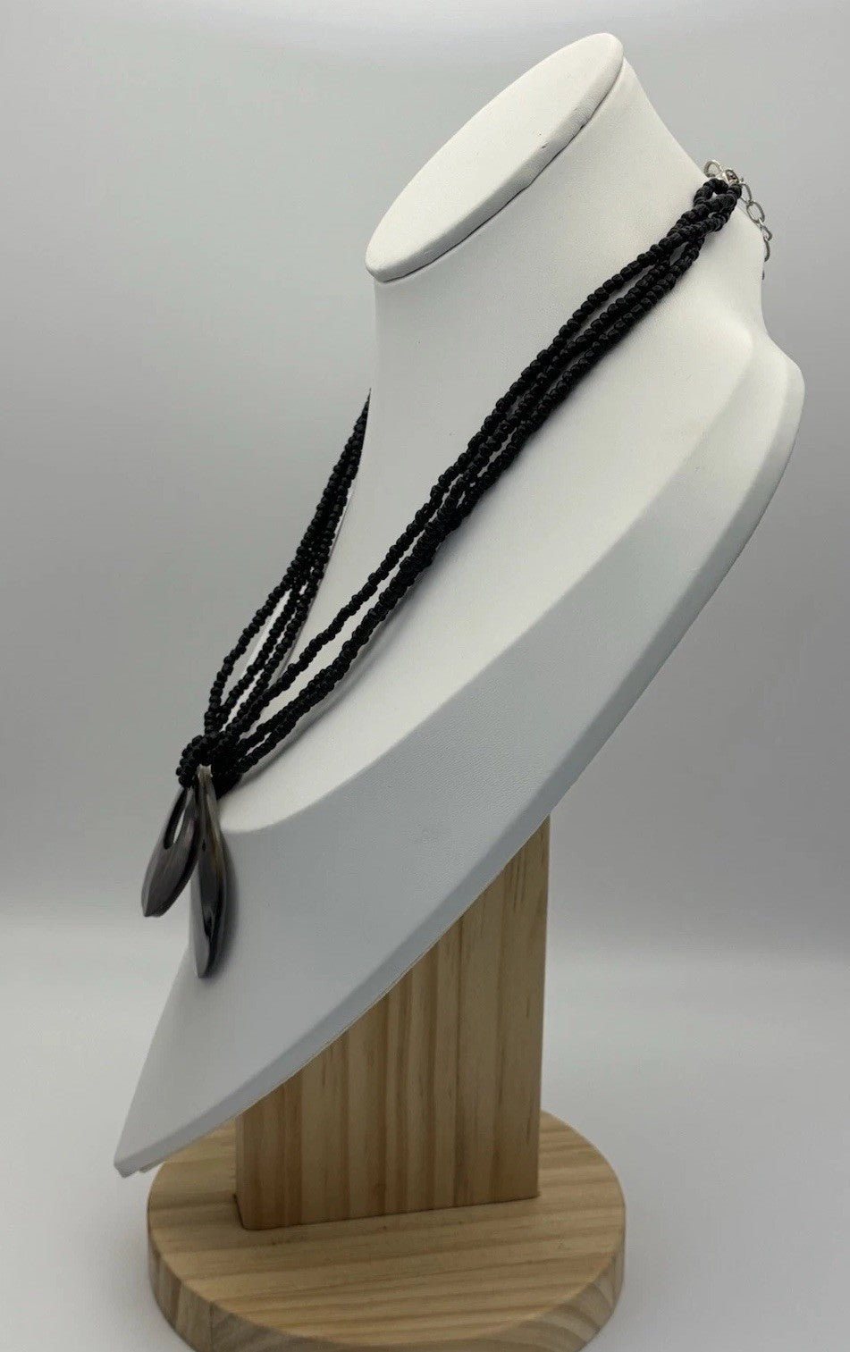 Mother of Pearl Shell Pendant Necklace – Black Beaded Multi Strand