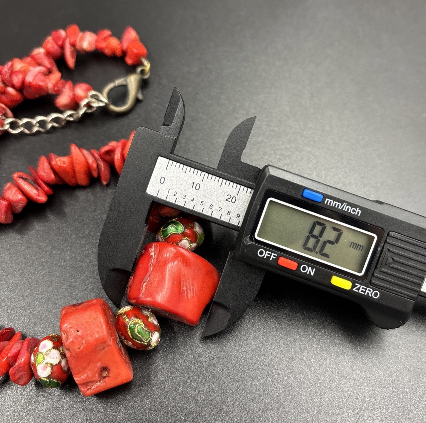 Vtg Red Chunky Coral Beads & Chipped Coral Necklace Art Glass Accents