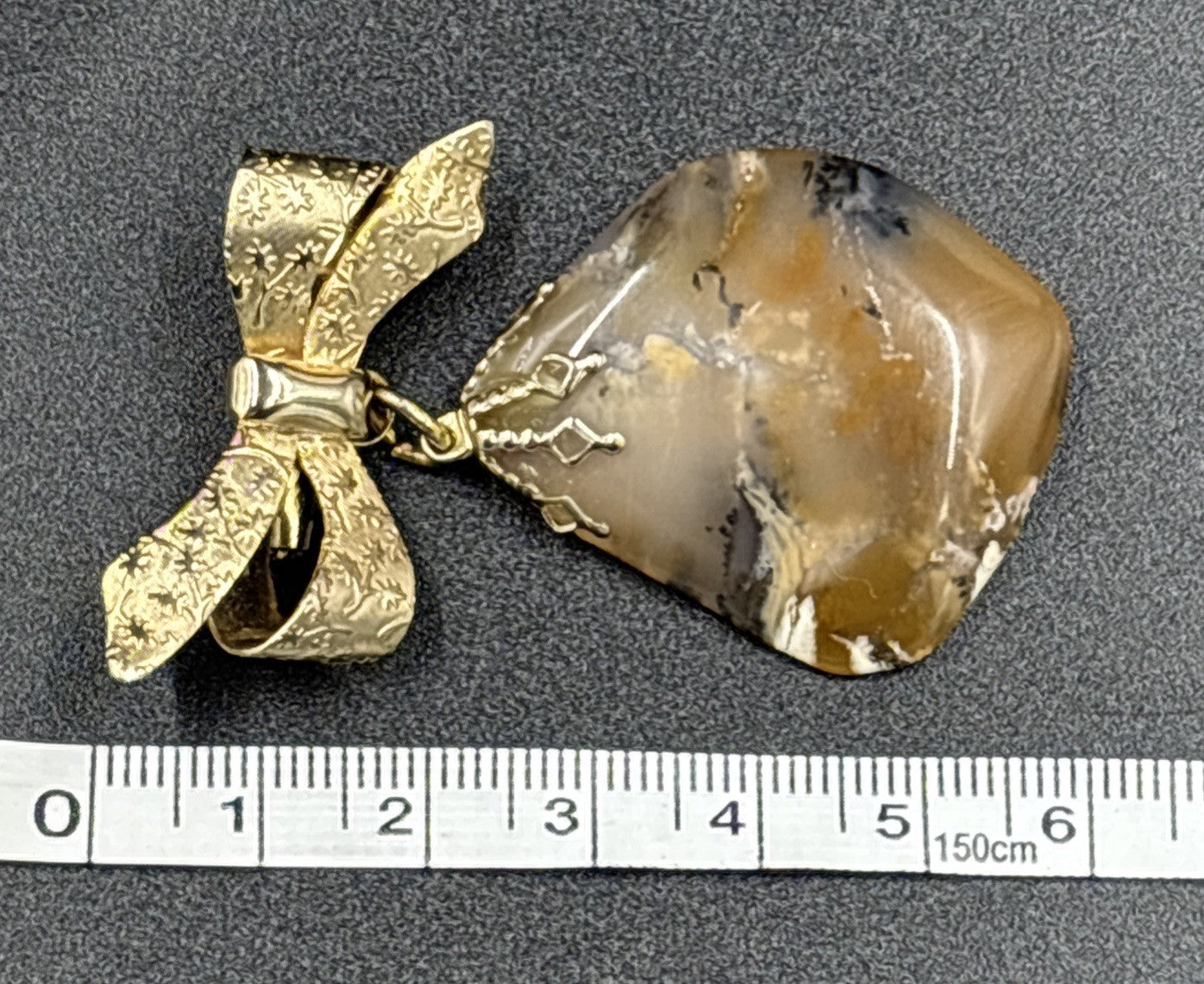 Vintage Scottish Agate Dangle Bow Brooch ￼