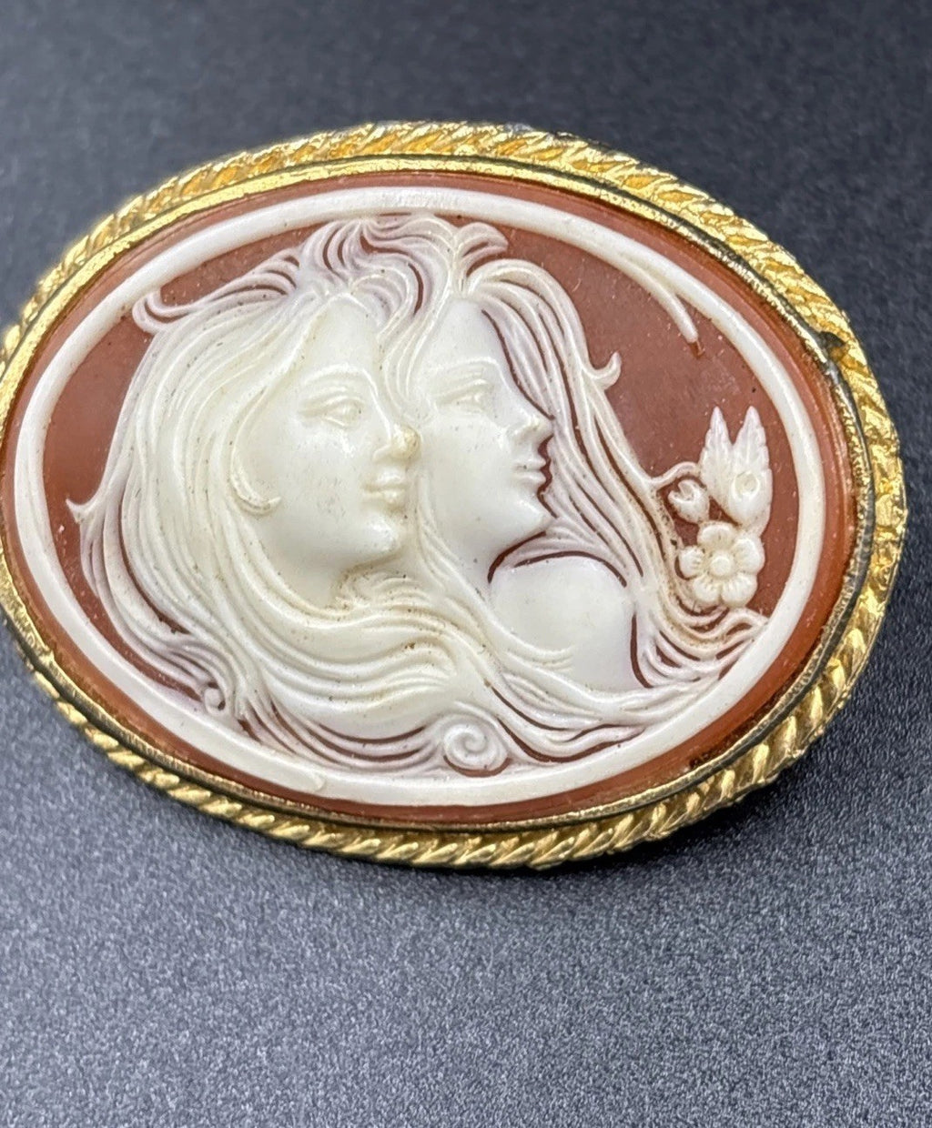 Vtg Sculpted Pink & White 2 Girls Sisters Brooch Pin Gold Tone.