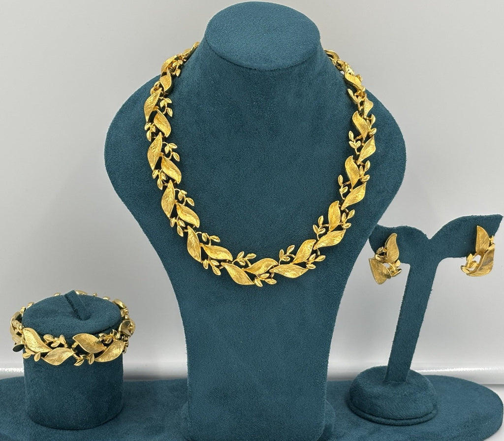 Vintage Gold-Tone Leaf Jewelry Set – Necklace, Bracelet & Earrings