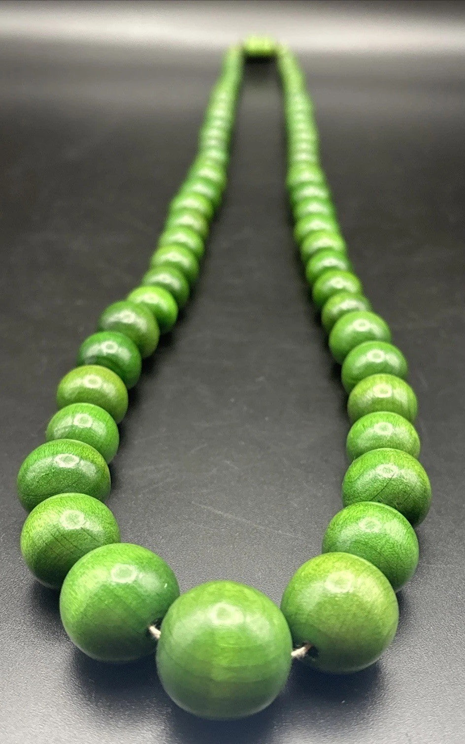 Vintage Art Deco Apple Green Faux Jade Wooden Bead Necklace Screw Clasp