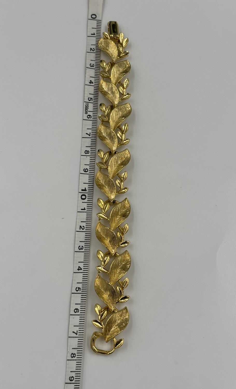 Vintage Gold-Tone Leaf Jewelry Set – Necklace, Bracelet & Earrings