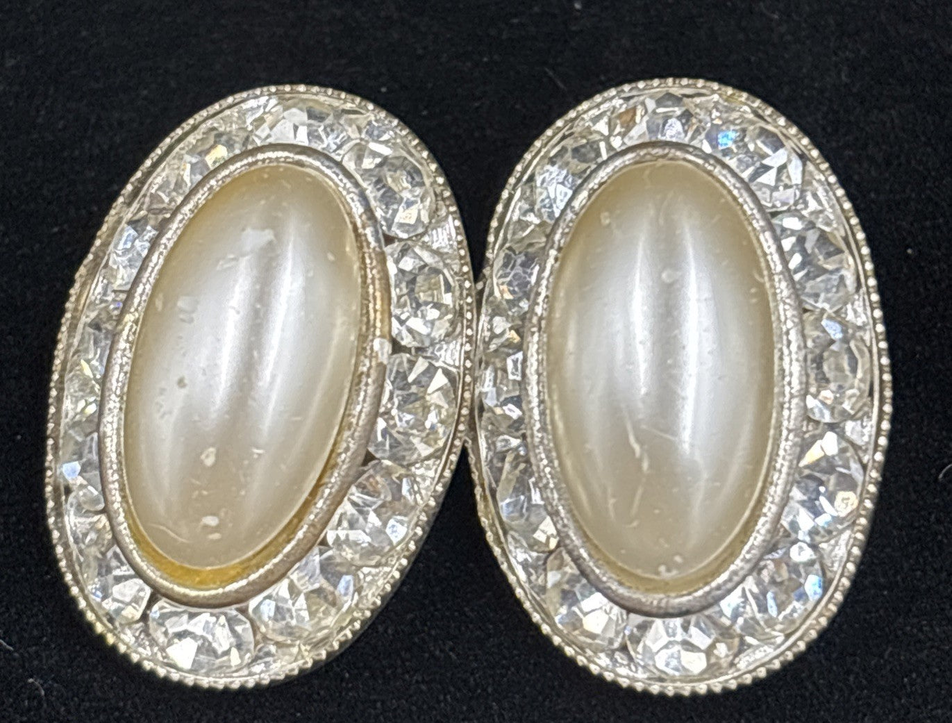 Vtg Earrings Avon Silver Mount Pearland & Diamanté Rhinestone Clip On Earrings