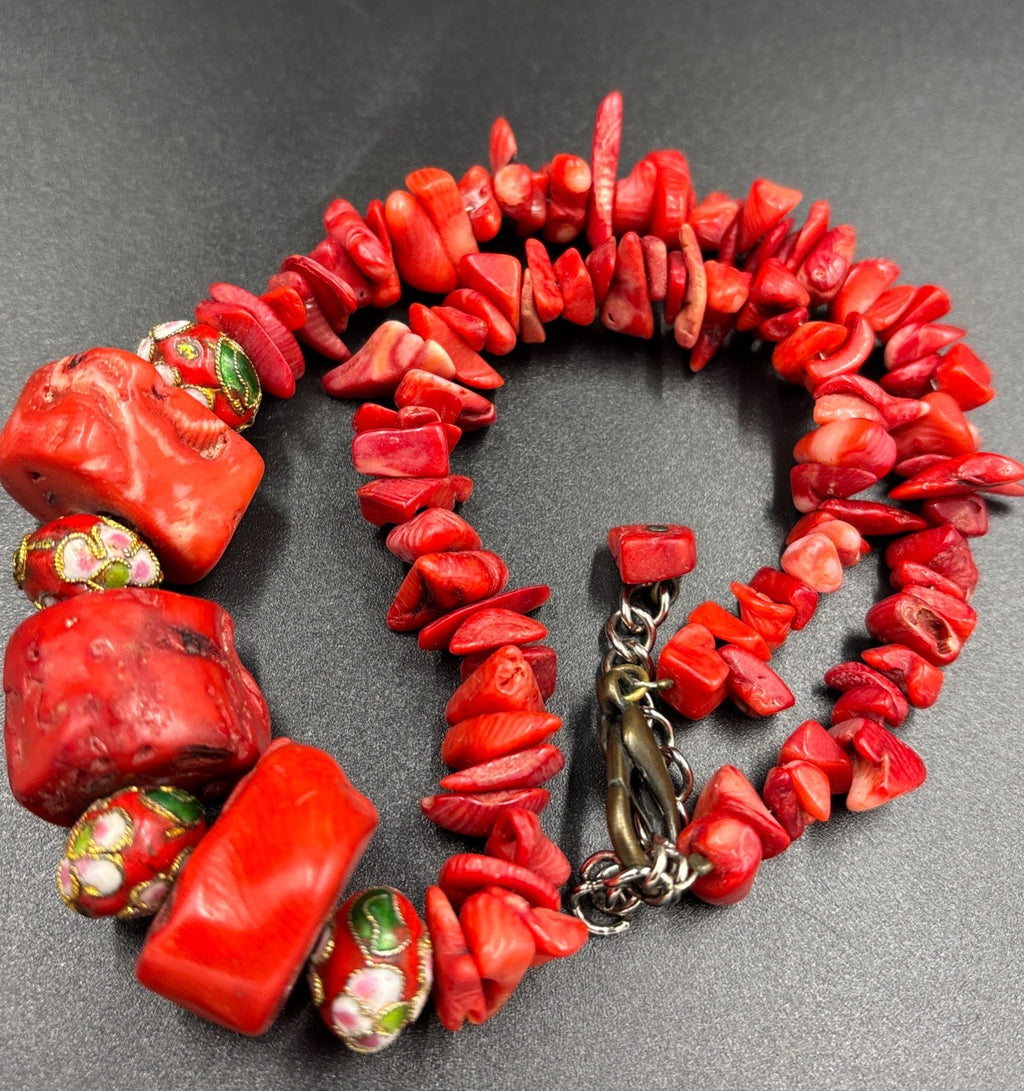 Vtg Red Chunky Coral Beads & Chipped Coral Necklace Art Glass Accents