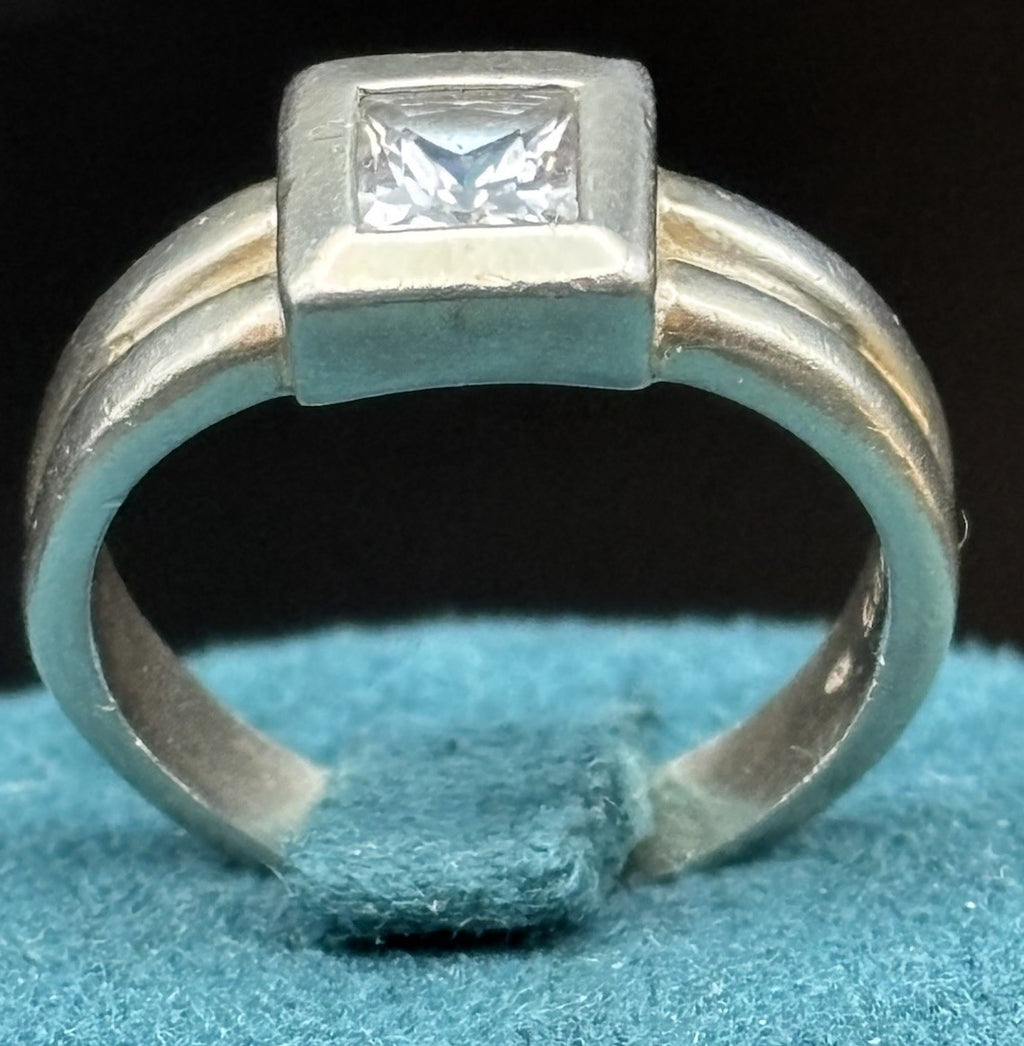 Vintage Sterling Silver Princess Cut CZ Modernist Ring Size 8 925