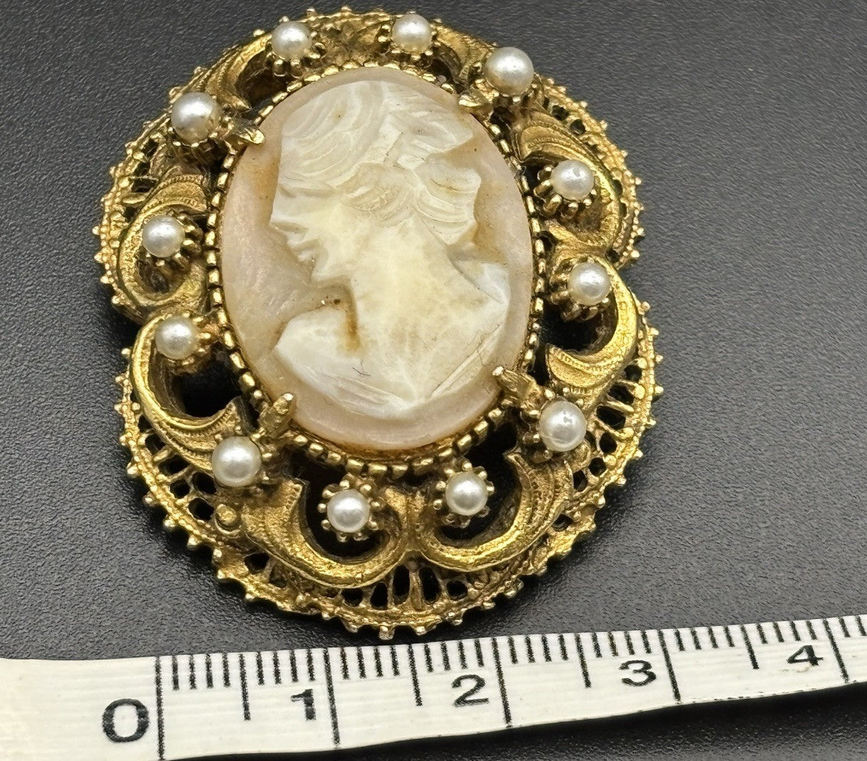 Vintage Florenza Cameo Brooch Faux Pearl Gold Tone Pendant