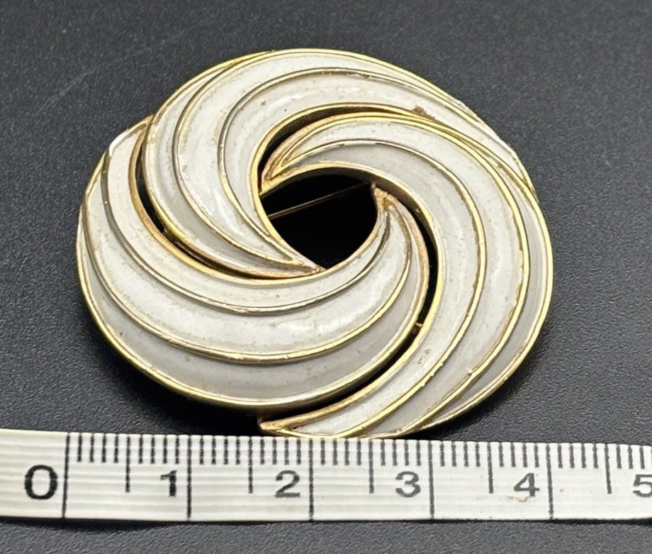 Vintage Crown Trifari White Enamel Swirl Brooch Gold Tone