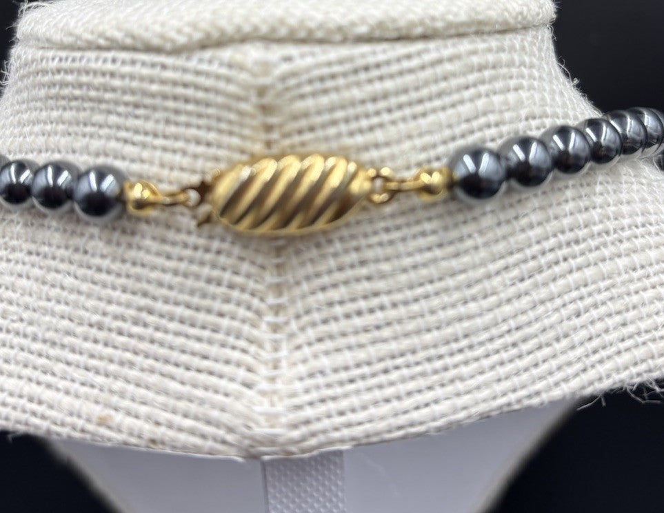 Vintage Brev. Metallic Black Crystal Glass Beads gold Tone Necklace. ￼