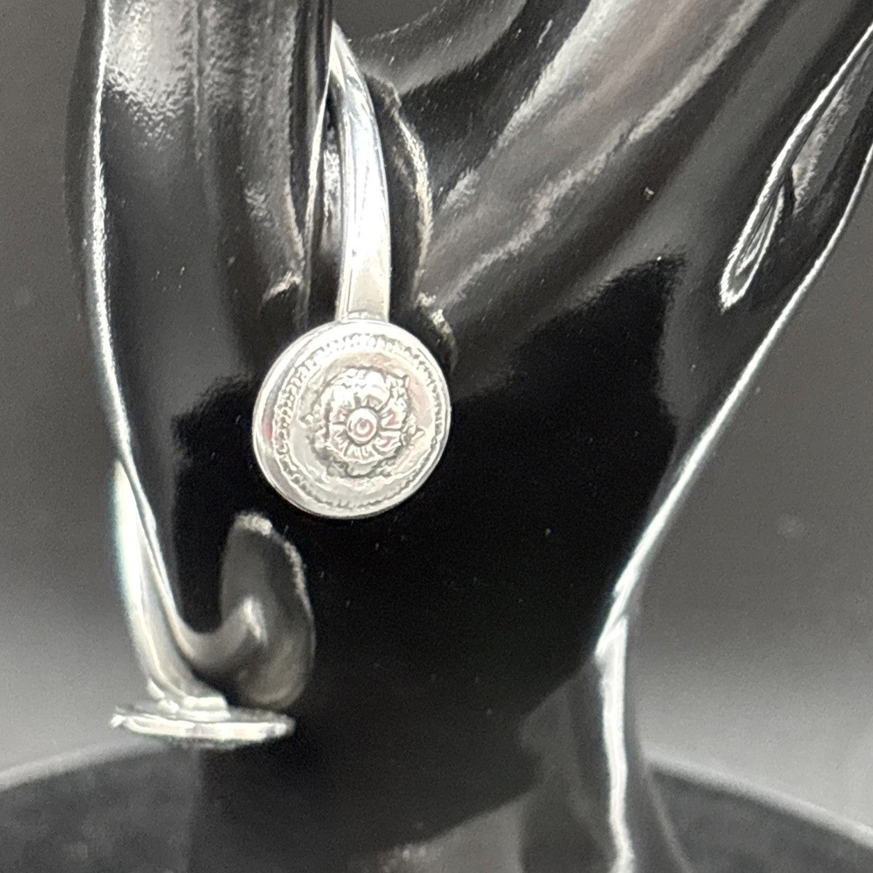 Vintage Silver Flower Cuff Bracelet – Open-End Design, Artisan Made