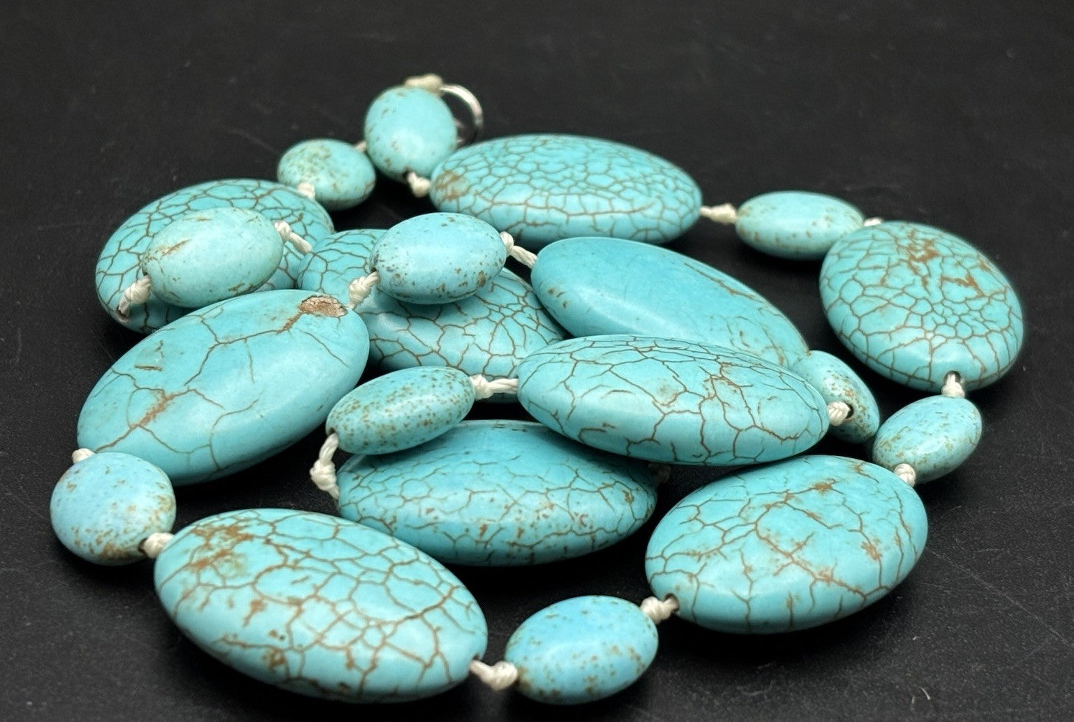 Vintage Turquoise Howlite Bead Necklace Knotted Statement Graduated 54.5cm
