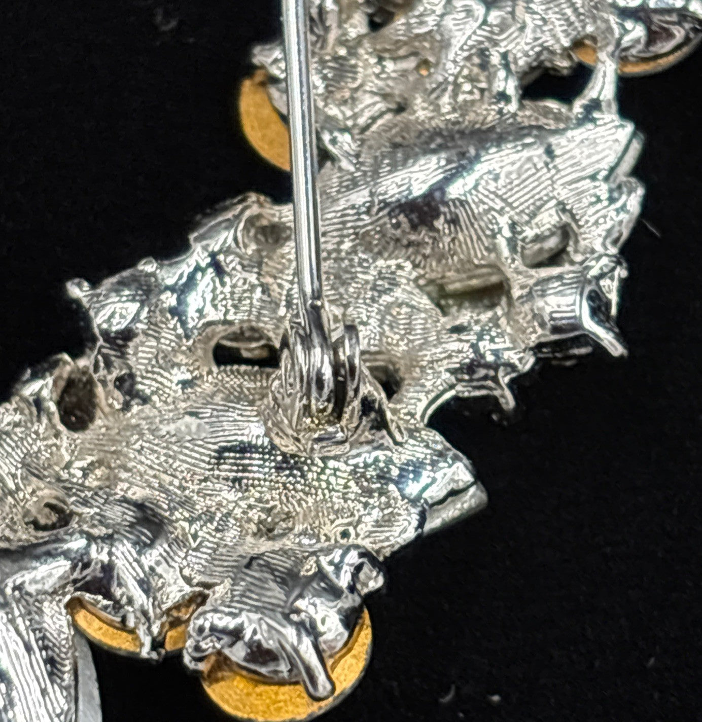 Vtg Brooch Diamanté Lustre Aurora Rhinestone’s Silver Tone Brooch.￼unsigned