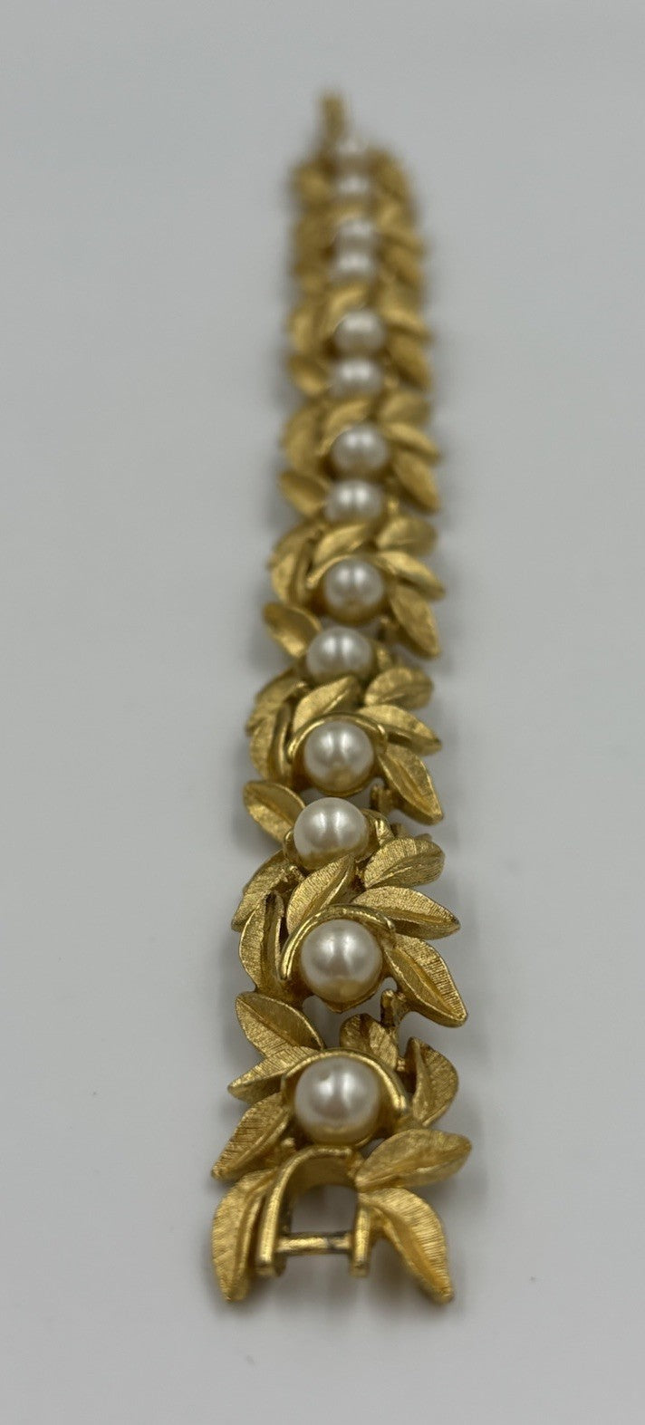 Vintage AVON Gold Tone Leaf Faux Pearl Bracelet Classic Floral Design Signed