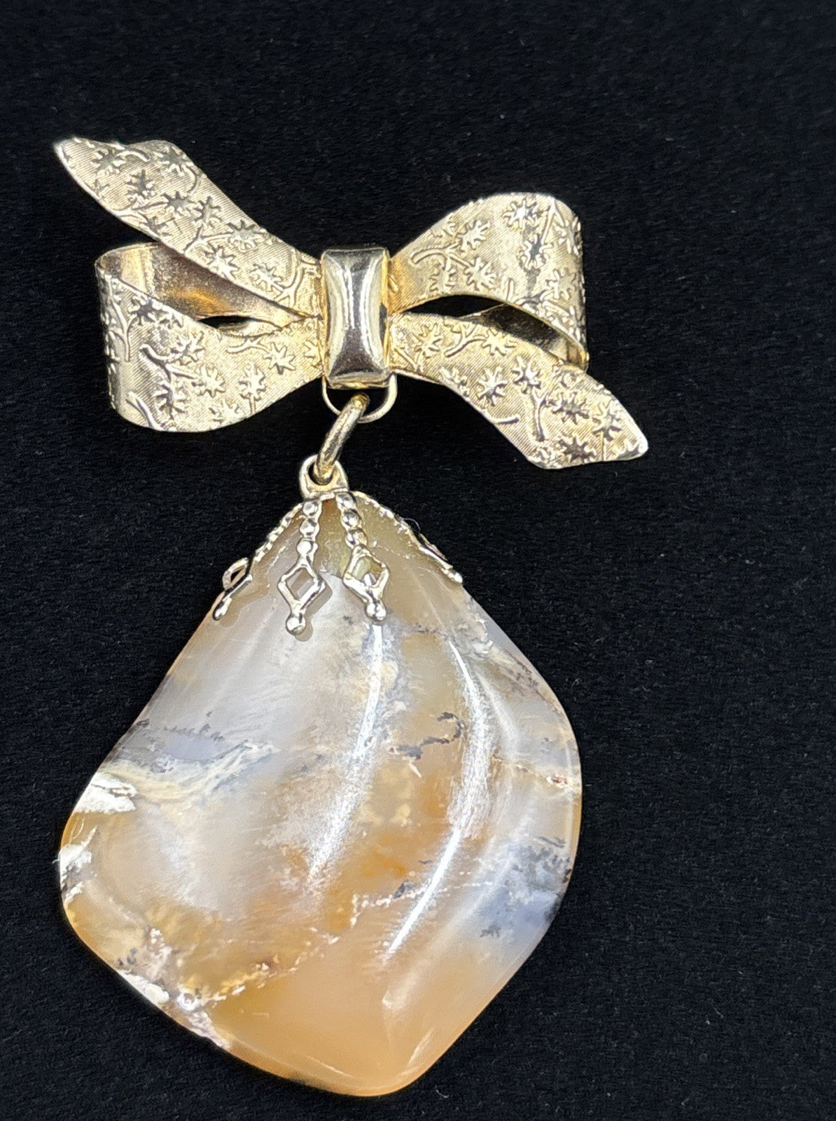 Vintage Scottish Agate Dangle Bow Brooch ￼