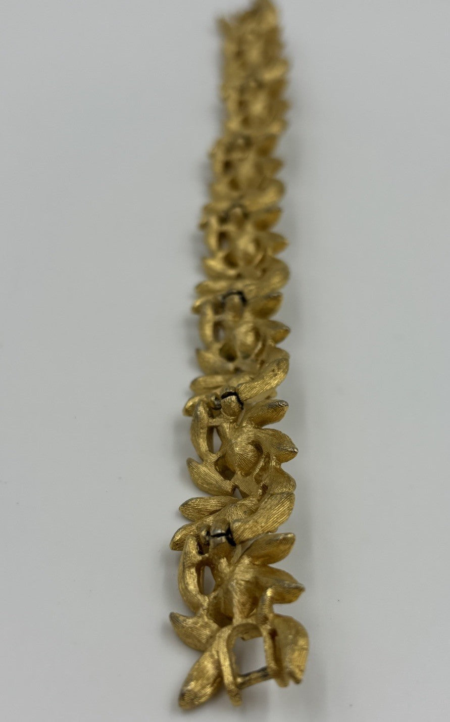 Vintage AVON Gold Tone Leaf Faux Pearl Bracelet Classic Floral Design Signed