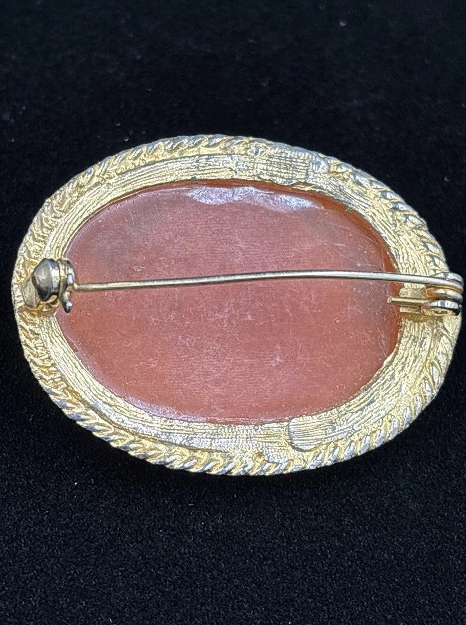Vtg Sculpted Pink & White 2 Girls Sisters Brooch Pin Gold Tone.