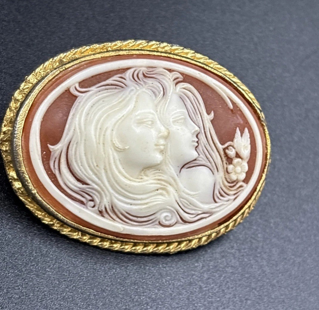 Vtg Sculpted Pink & White 2 Girls Sisters Brooch Pin Gold Tone.