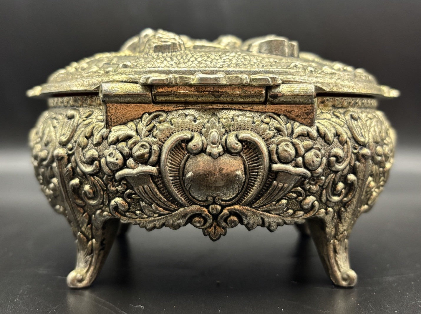 Vintage Ornate Trinket Box Romantic Couple Scene Jewellery Casket Velvet