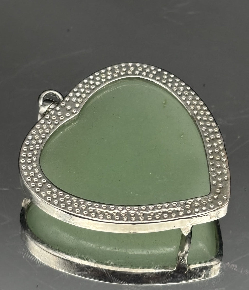 Vintage Natural Green Stone Heart Pendant Silver Tone Floral Jade Aventurine